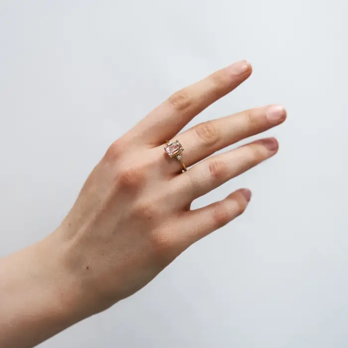 Złoty pierścionek z turmalinem